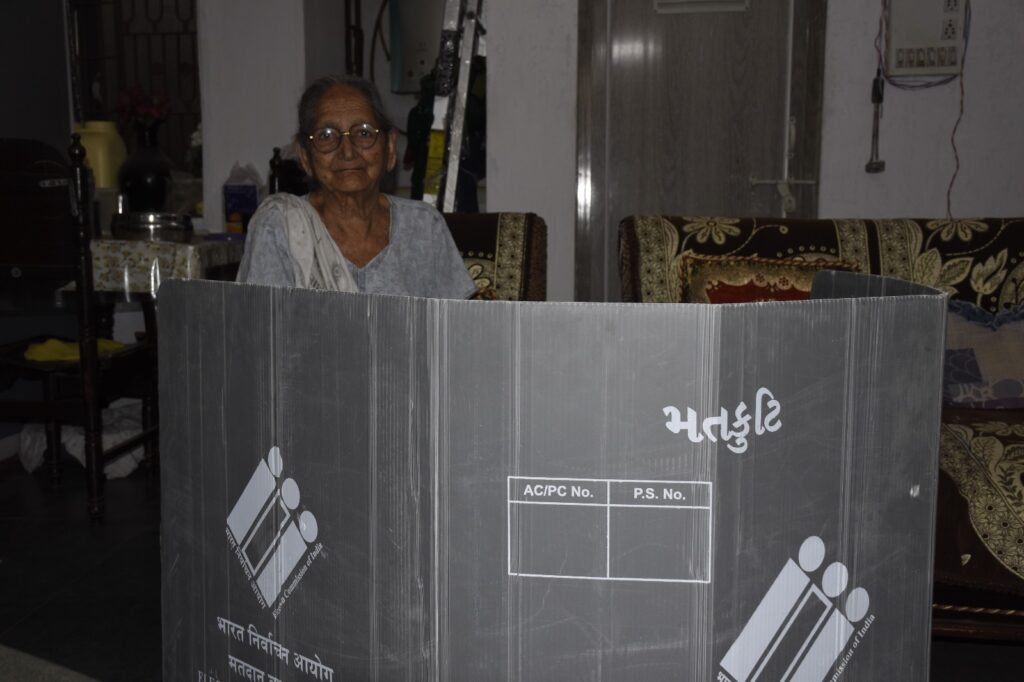 At the age of 94, he became an inspiration to other voters by voting in all the elections so far surendranagar  by chotila news surendranagar