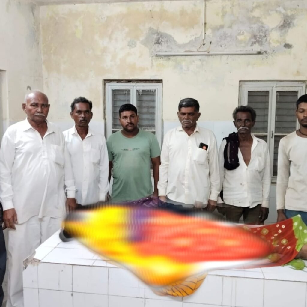 The woman died after being struck by lightning at Sujangarh village in Muli taluka. latest breaking news in surendranagar district , thangadh latest breaking news , muli surendranagar latest breaking news